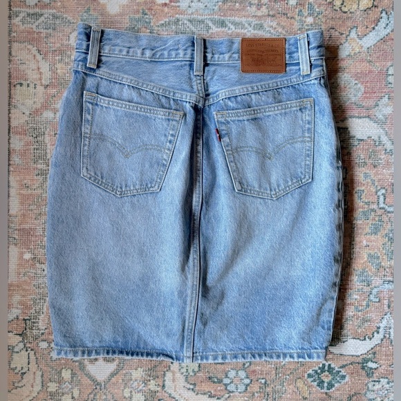 🌿🦋 Levi’s Jean Mom Skirt - Picture 2 of 9